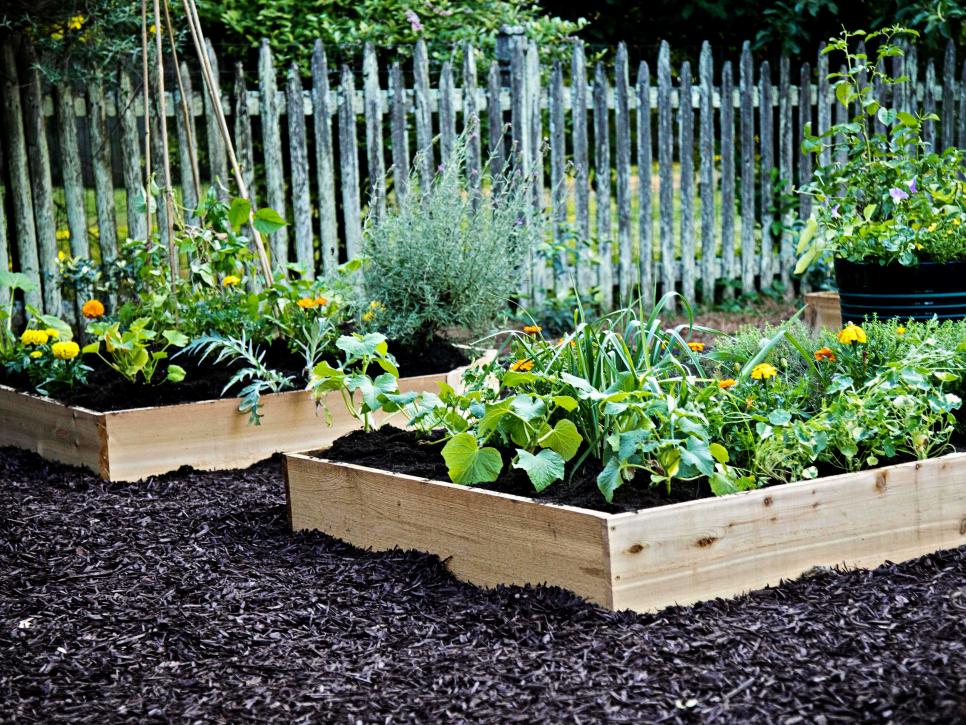 how to fill your raised garden bed